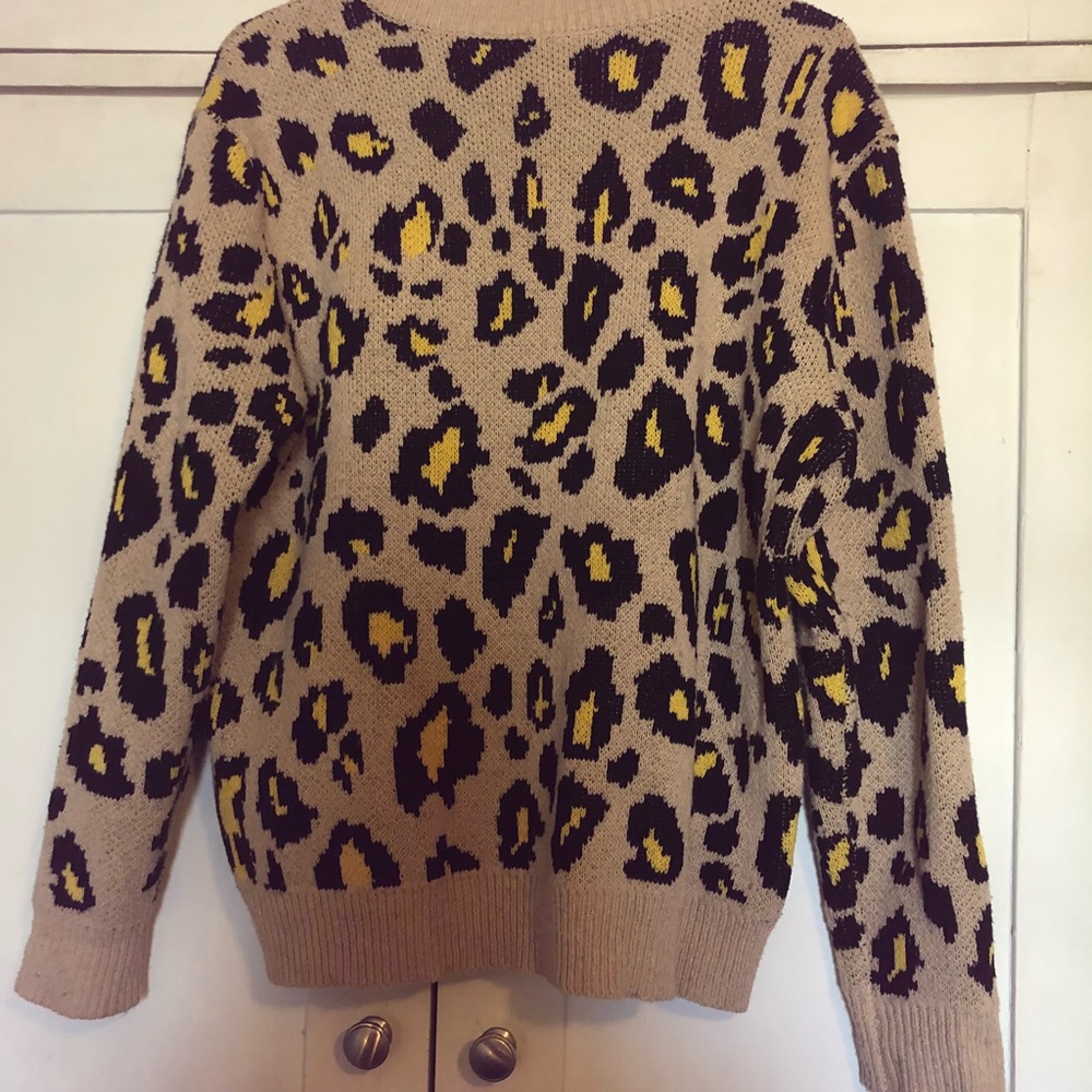 Leopard Print Sweater - Picture 2 of 6
